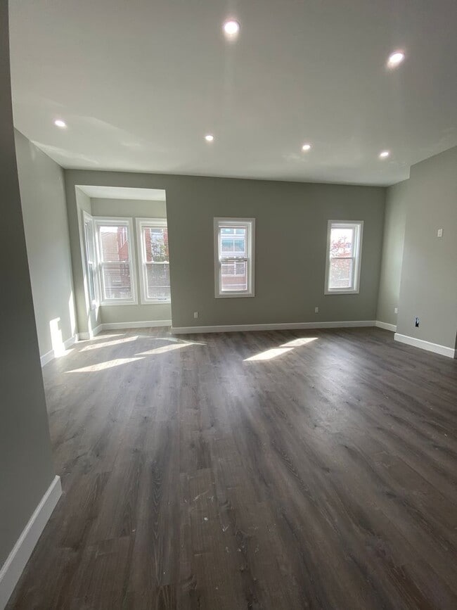 Building Photo - 121 N. Lake