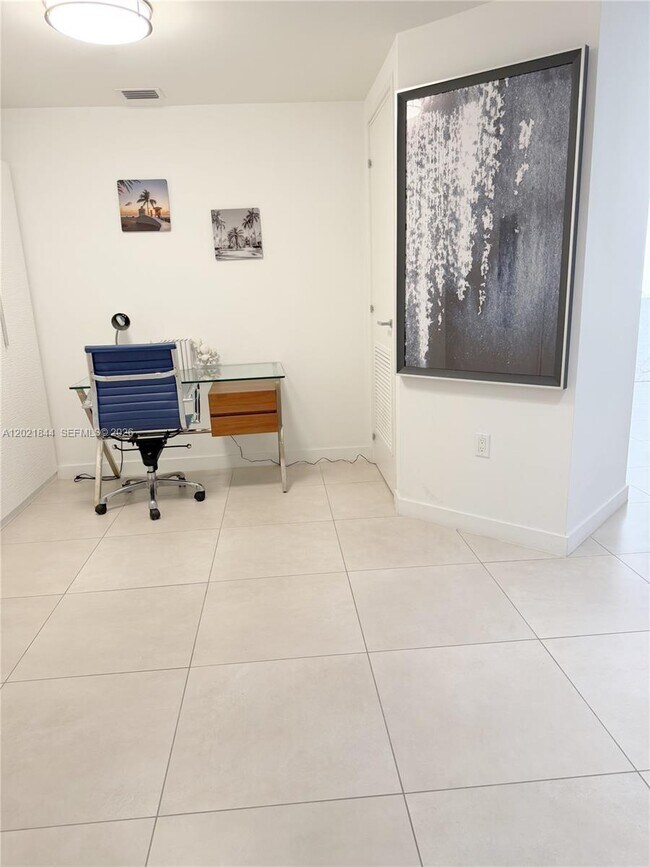 Foto del edificio - 401 N Birch Rd