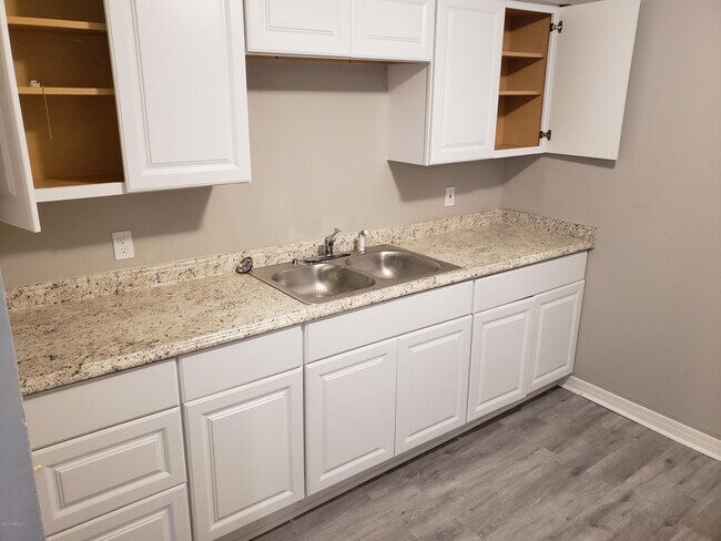 Foto del edificio - 1702 W 23rd St