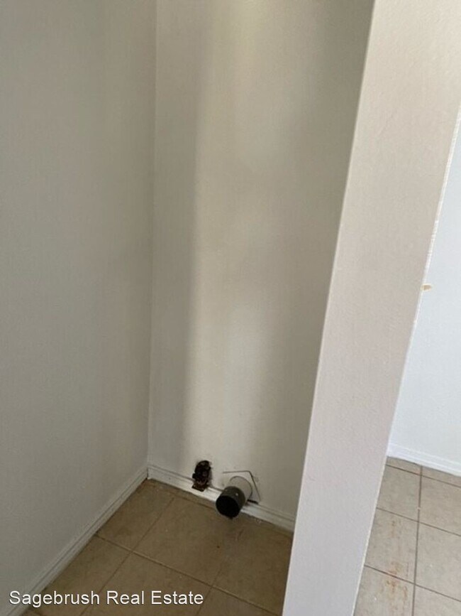 Foto del edificio - 3 br, 1.5 bath House - Herb Street 200