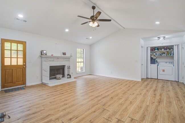 Building Photo - Castlereagh Rd.