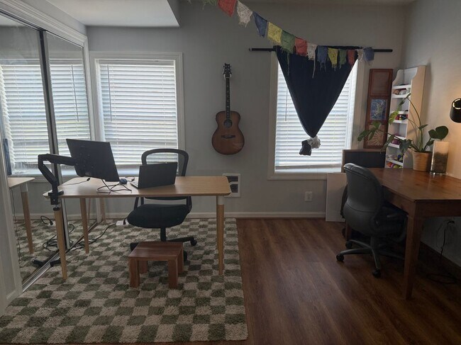 Foto del edificio - 5014 Curtis Ave