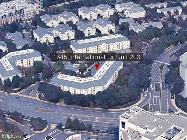Building Photo - 1645 International Dr