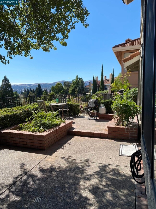 Building Photo - 772 Lakemont Pl