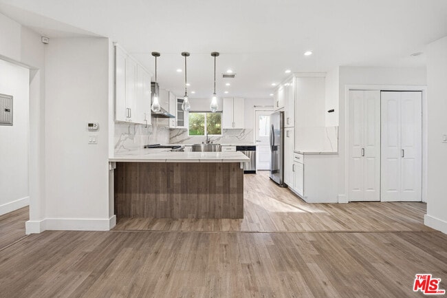 Building Photo - 17141 Sherman Way