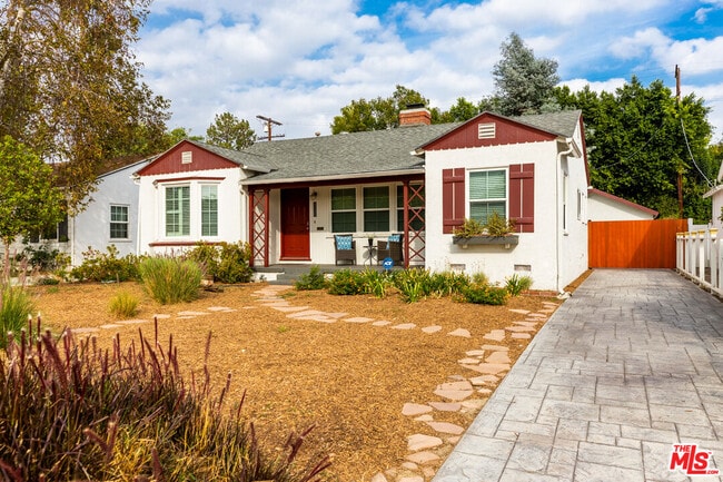 Building Photo - 5732 Vesper Ave