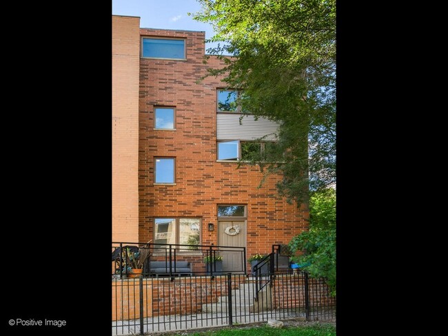 Building Photo - 5210 S King Dr