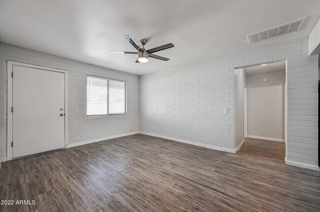 Foto del edificio - 1744 W Glendale Ave