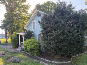 Building Photo - 549 Main Rd