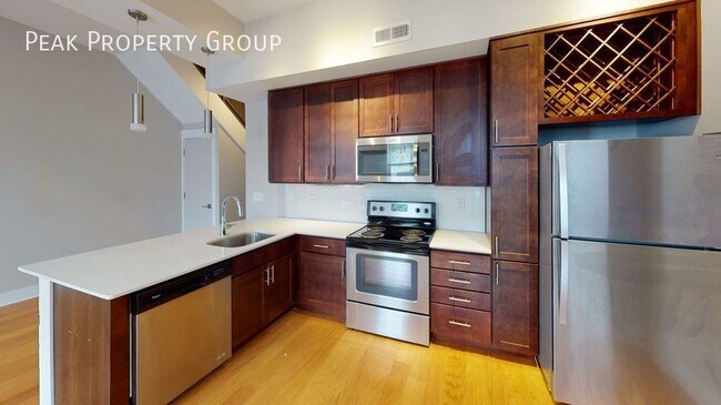 Foto del edificio - Posh 2 bedroom located in the Pendleton Di...