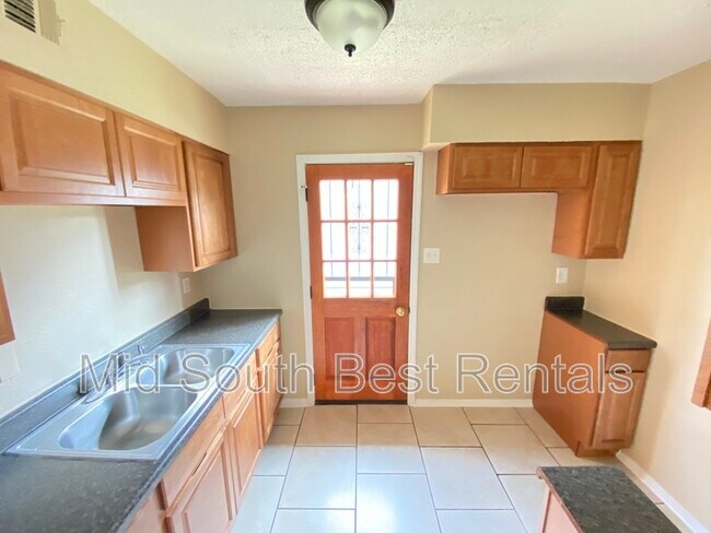 Building Photo - 4833 Tchulahoma Rd