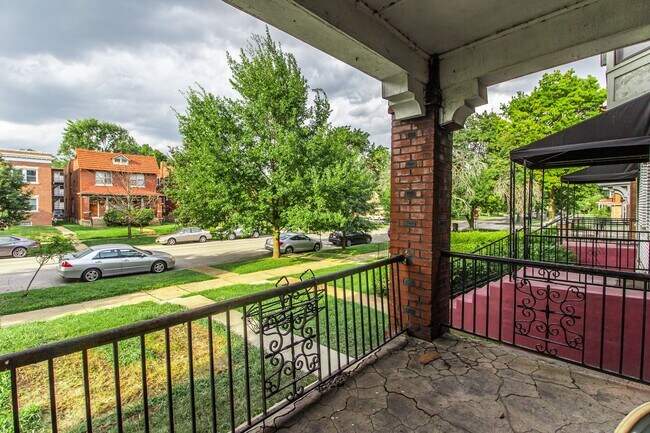 Foto del edificio - 2 Bedroom unit, recently rehabbed