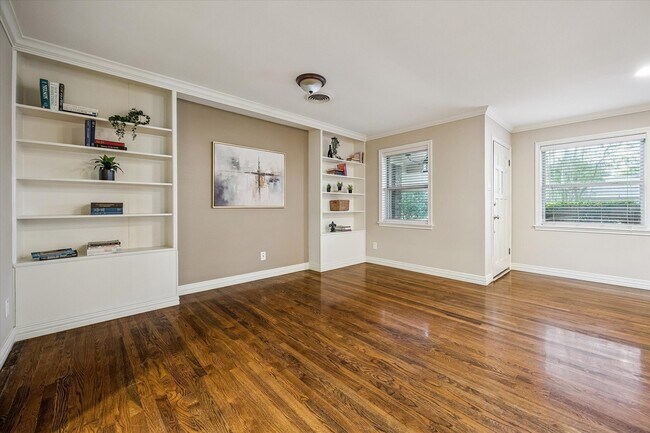 Foto del edificio - 9813 Pine Lake Dr