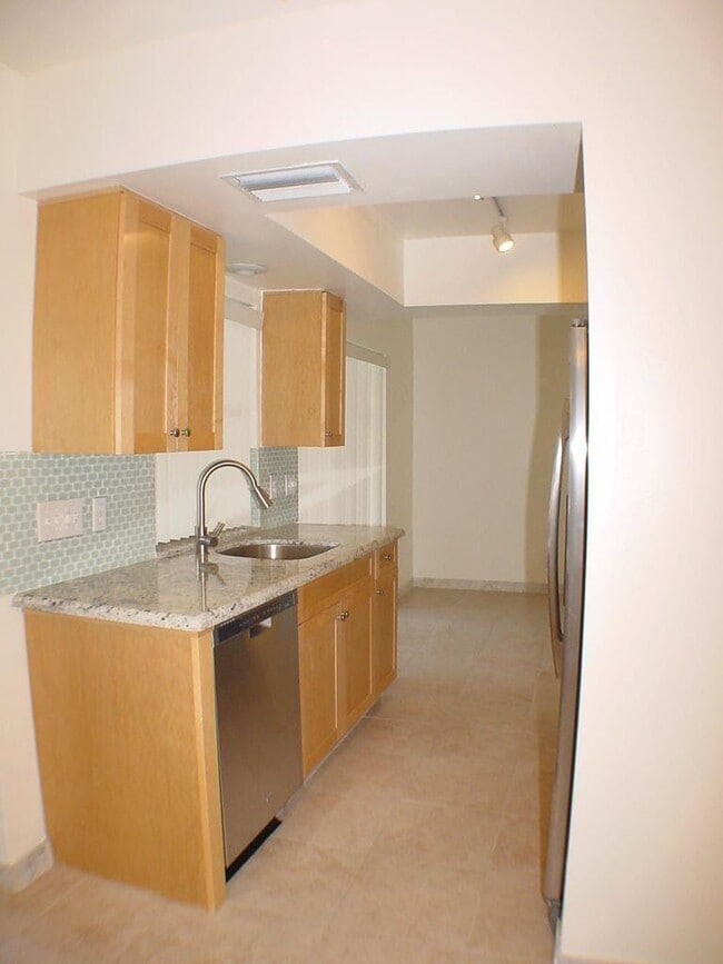 Building Photo - 590 NE Wavecrest Way