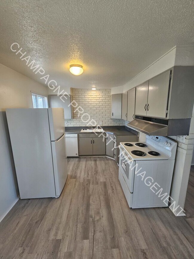 Building Photo - Updated Single Family Home
