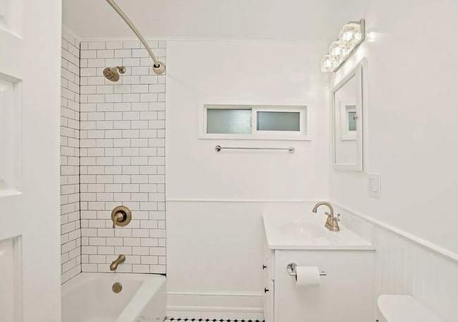 Foto del edificio - 3 Bedroom, 1 Bathroom Home – Ideal for Stu...