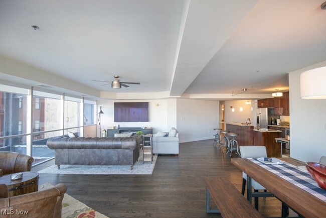 Foto del edificio - 701 W Lakeside Ave