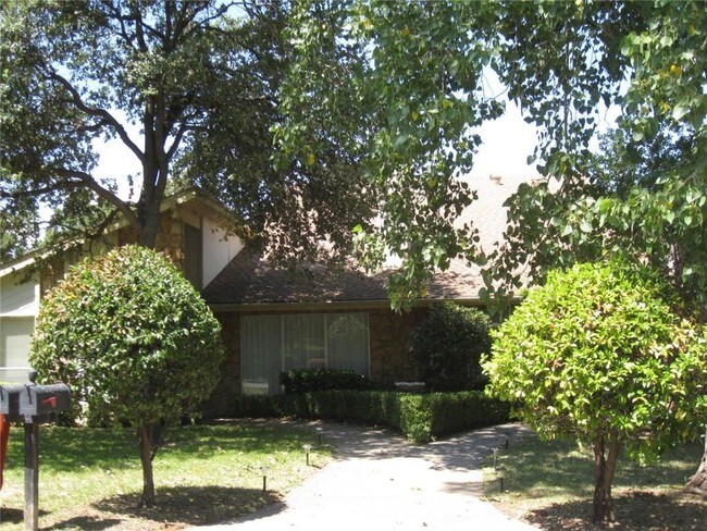 Foto del edificio - 200 Hollyhill Ln