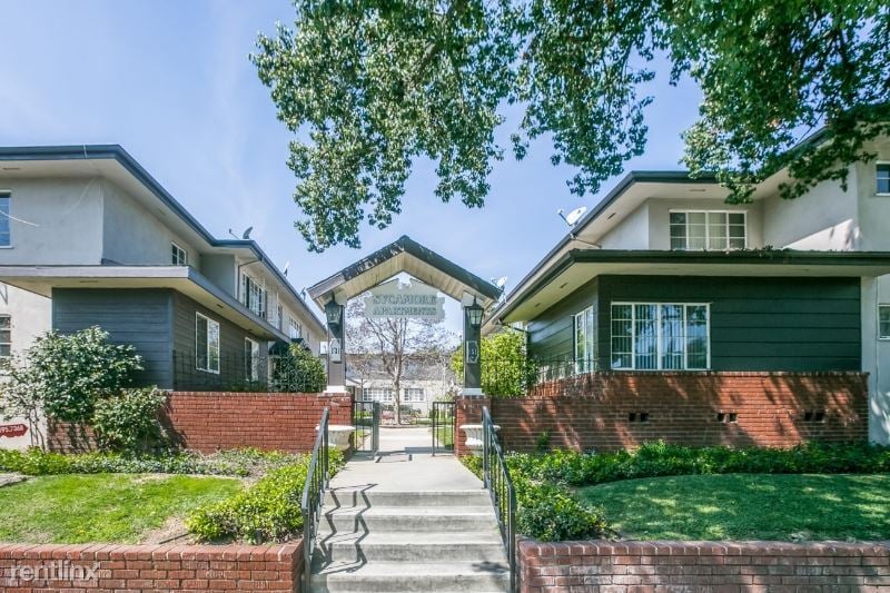 135 N Holliston Ave, Pasadena, CA 91106 Room for Rent in Pasadena, CA