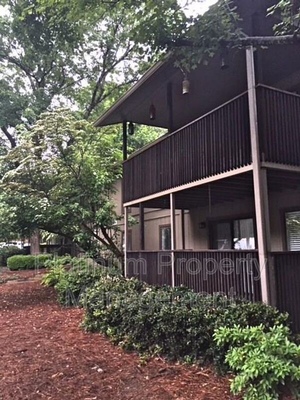 Building Photo - 1005 Cumberland Ct SE