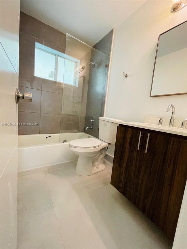 Building Photo - 1515 NE 110th St