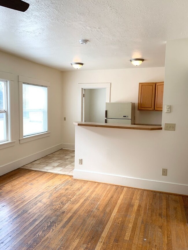 Building Photo - 1 Bedroom in Sellwood