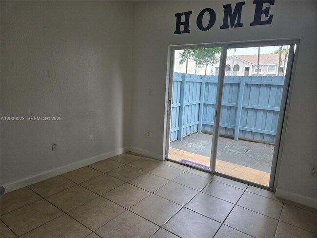 Foto del edificio - 1539 SE 27th St
