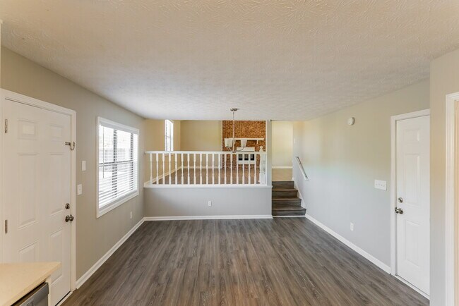Foto del edificio - 614 Pennylake Ln
