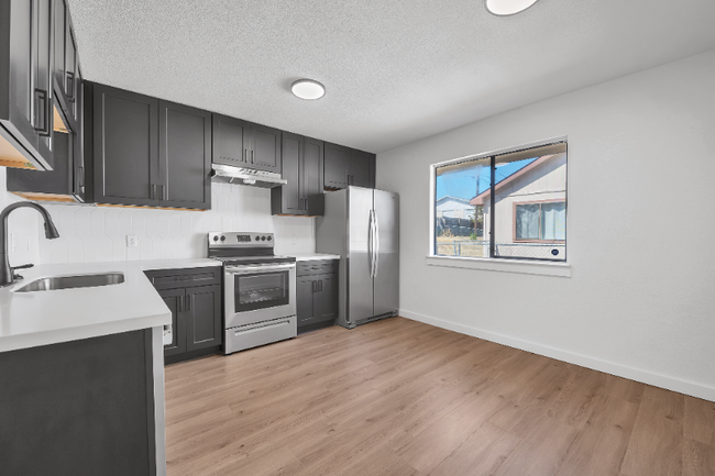 Building Photo - 2239 Hilltop Loop