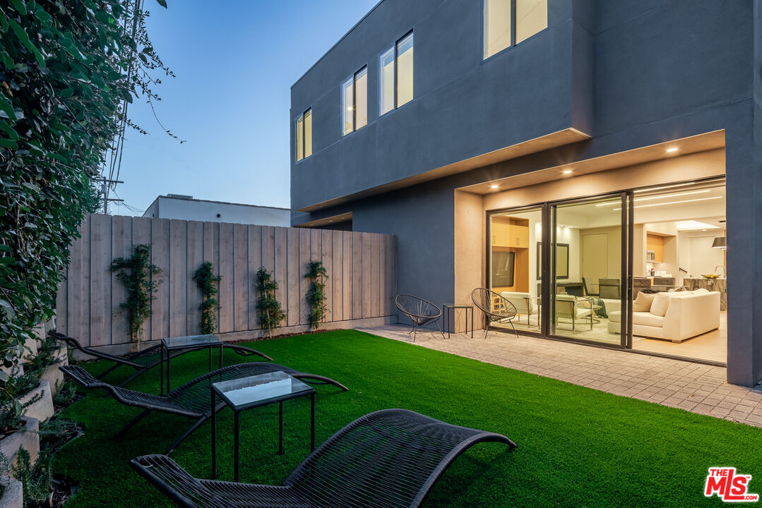 Foto principal - 1544 N Hoover St