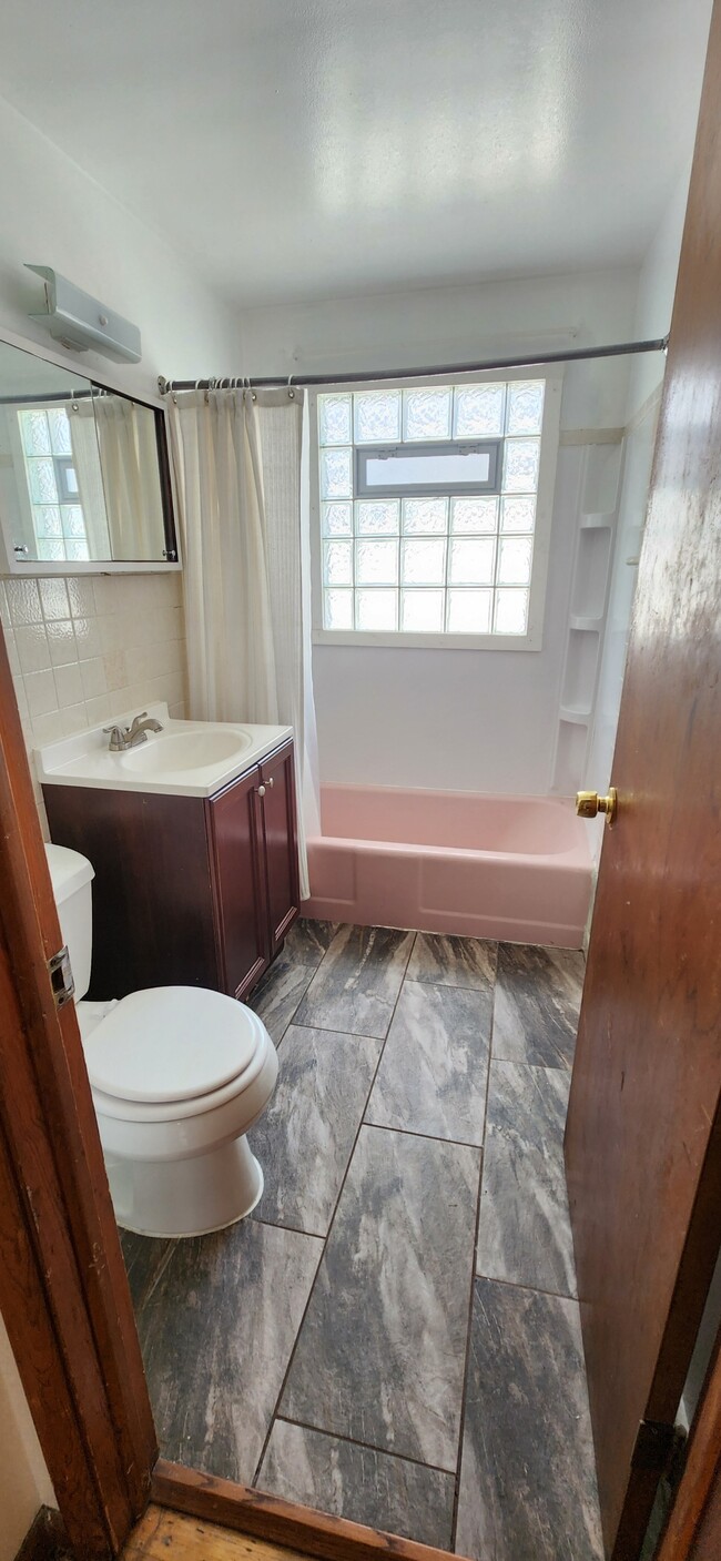 Bathroom - 4324 N 91st St