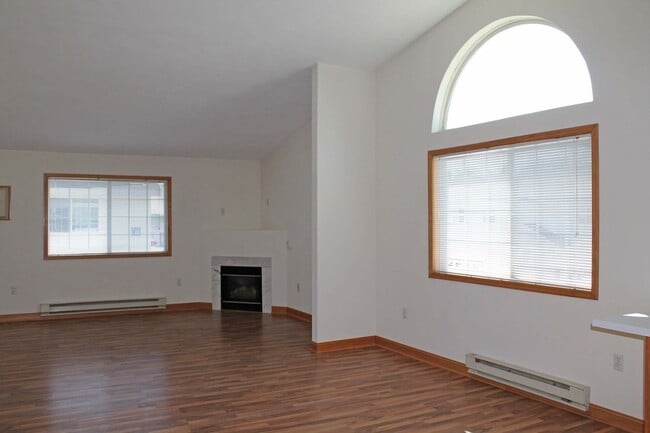 Building Photo - Midvale Townhomes in Janesville with Priva...