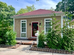 Building Photo - 1003 Court St Building Photo - 1003 Court St