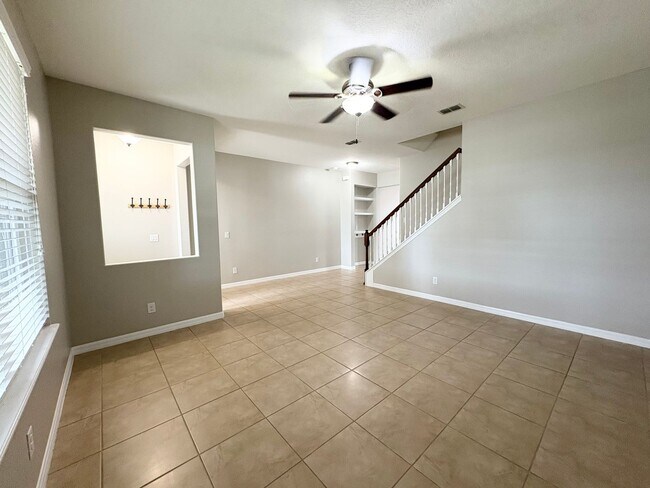 Foto del edificio - Gorgeous Lake View 3 BR 2.5 bath Luxury To...