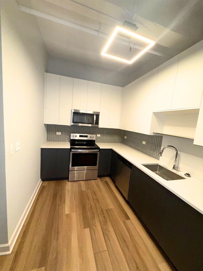 Building Photo - 160 Lafayette St