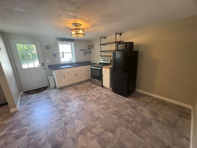 Building Photo - 280 Chambers Dr