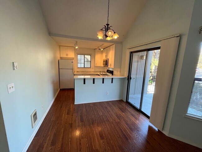 Building Photo - *Price Reduced!* Darling Updated Condo Loc...