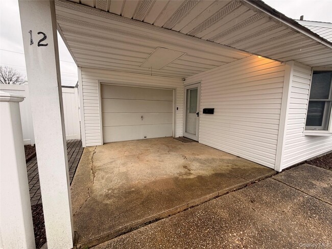 Building Photo - 12 Elves Ln