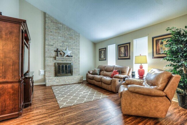 Building Photo - 827 Bradwell Dr