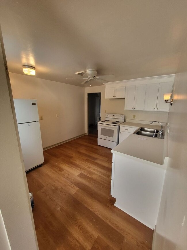 Photo - 1550 E Bayview Blvd Apartment