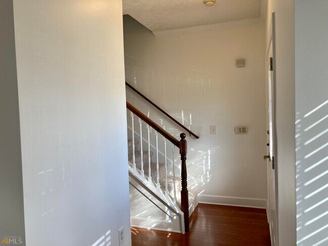 Building Photo - 1140 Azalea St