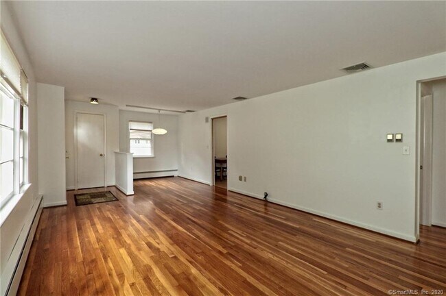 Building Photo - 9 Wildwood Dr