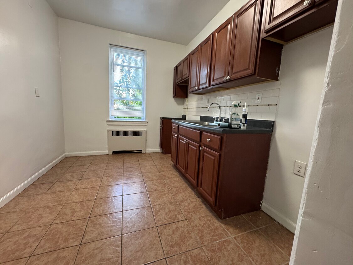 325 Union St A2 - 318 Union St