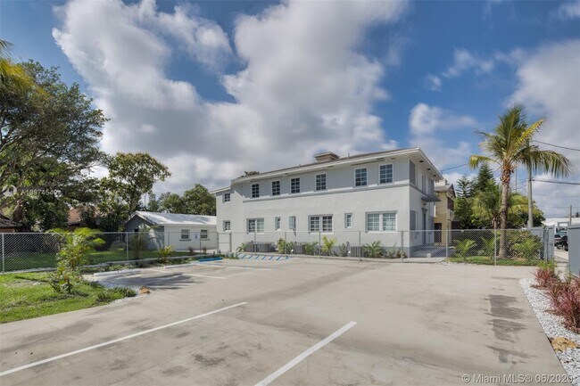 Foto del edificio - 450 NE 62nd St