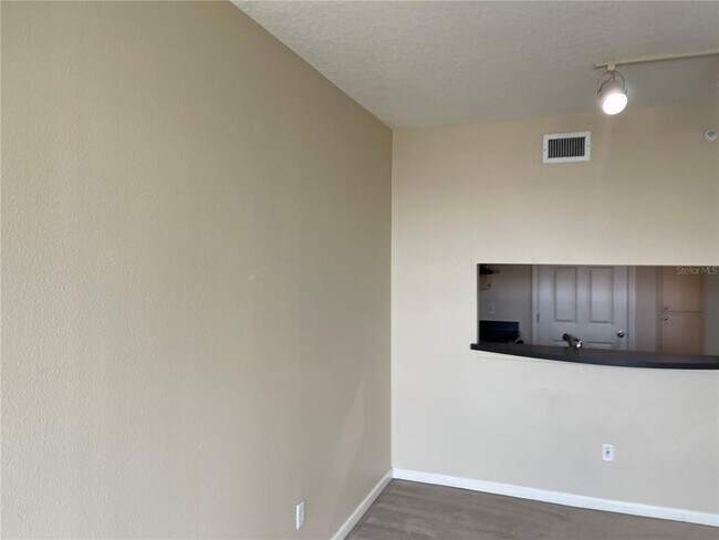Foto del edificio - 322 E Central Blvd
