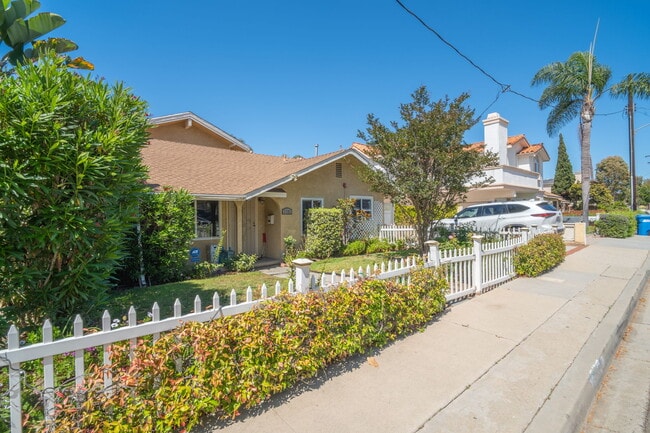 Gran presencia en la calle - 2703 Gates Ave