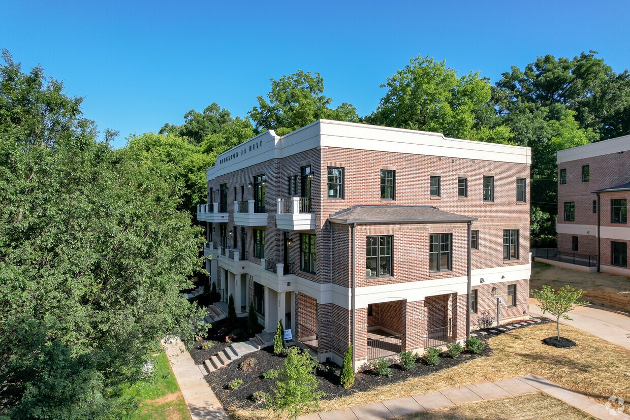 Primary Photo - 600 West Blvd