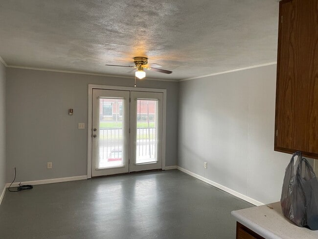 Building Photo - 404 W Jackson Blvd