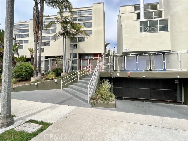 Primary Photo - 821 Bay St