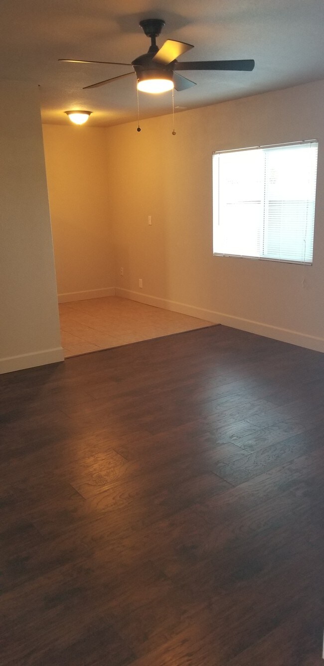 Building Photo - Two Bedroom Apartment near Sunnyslope School